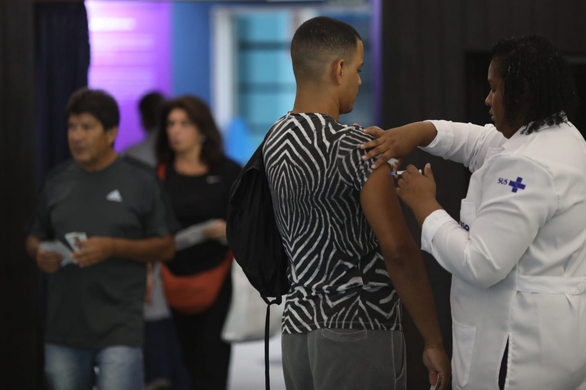 Cariocas procuraram por vacinação contra a covid-19 no posto de vacinação reaberto no Planetário da Gávea - Pedro Ivo/Agência O Dia