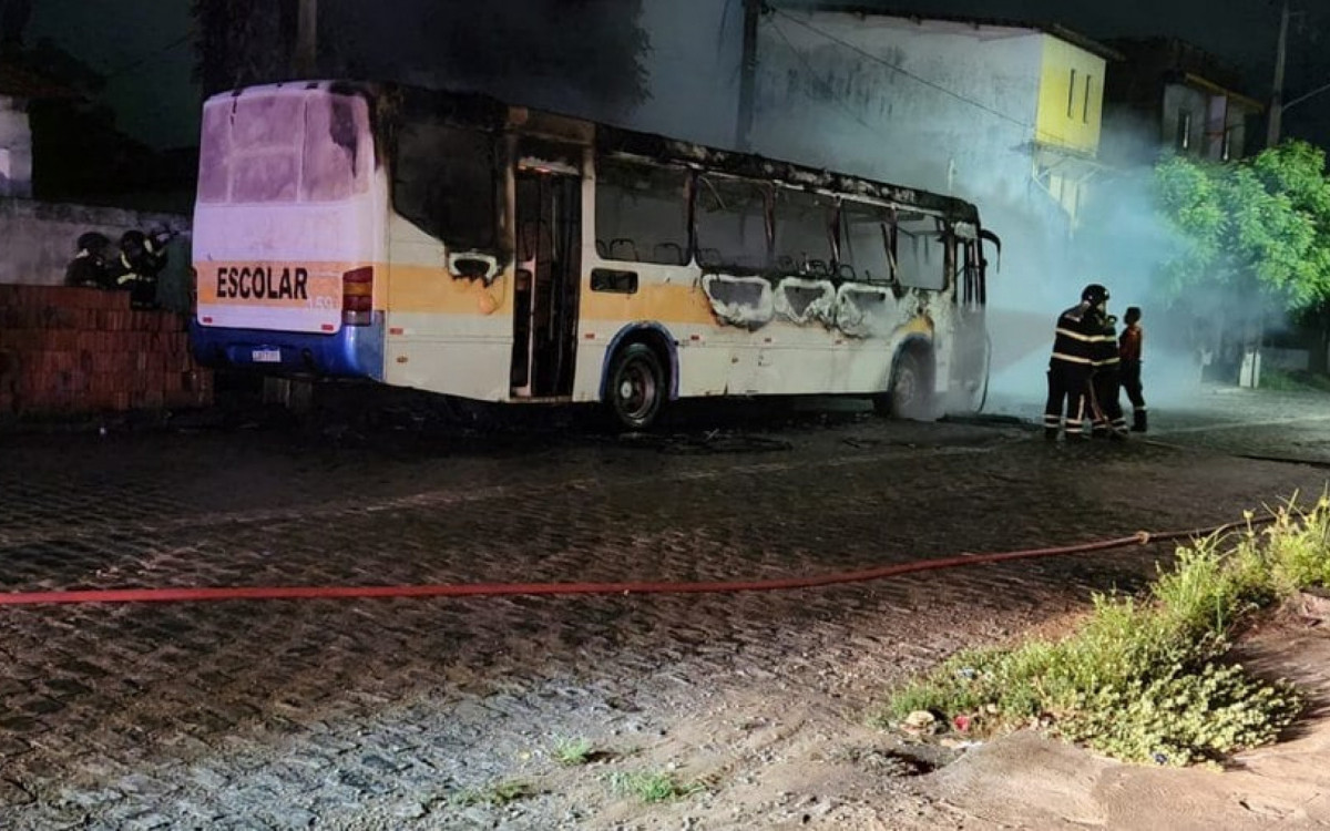 &Ocirc;nibus queimado durante a onda de ataques no Rio Grande do Norte