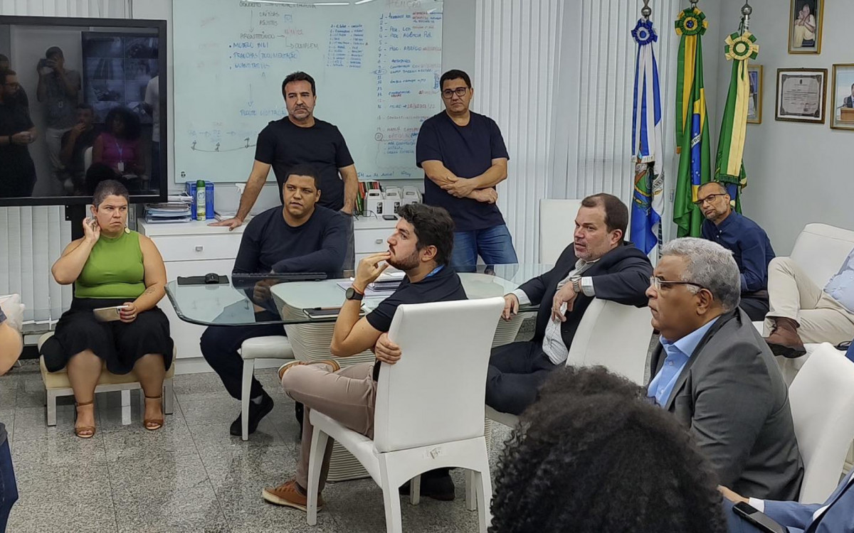 Prefeito de Mesquita Jorge Miranda e sua equipe, juntamente com o secret&aacute;rio de Estado de Fazenda, Leonardo Lobo