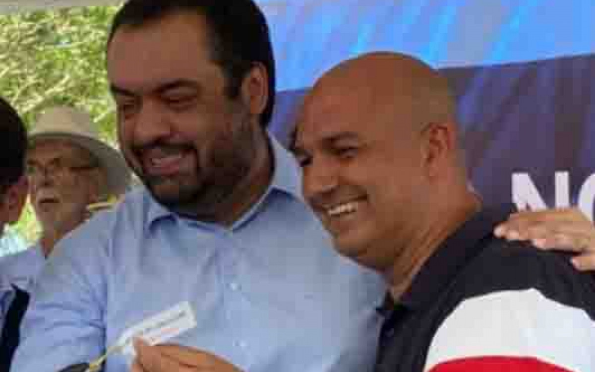 Cl&aacute;udio Castro e F&aacute;bio do Pastel (prefeito de S&atilde;o Pedro da Aldeia)