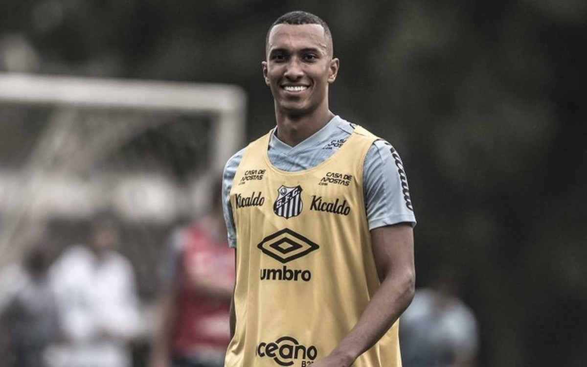 Lucas Braga tem contrato com o Santos até abril de 2026