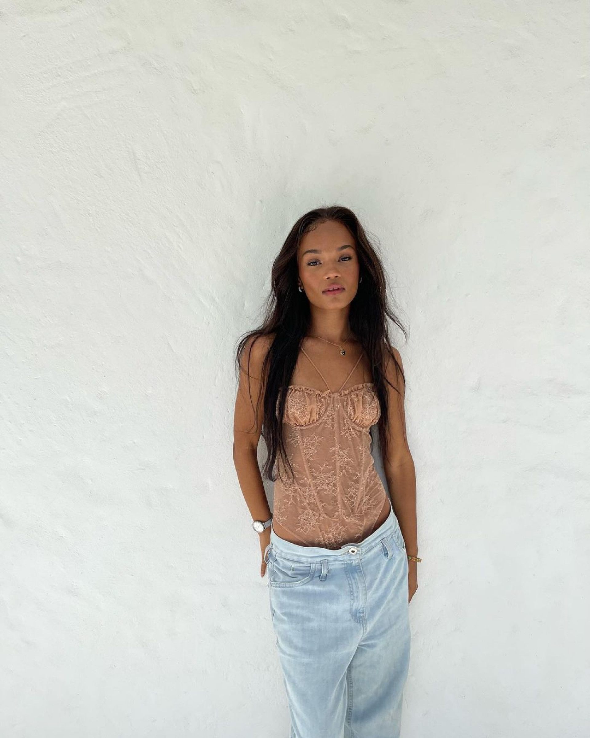 Agnes Nunes faz nova turnê internacional da Europa e comemora sucesso de seu novo single, 'Terezinha' - Reprodução Internet