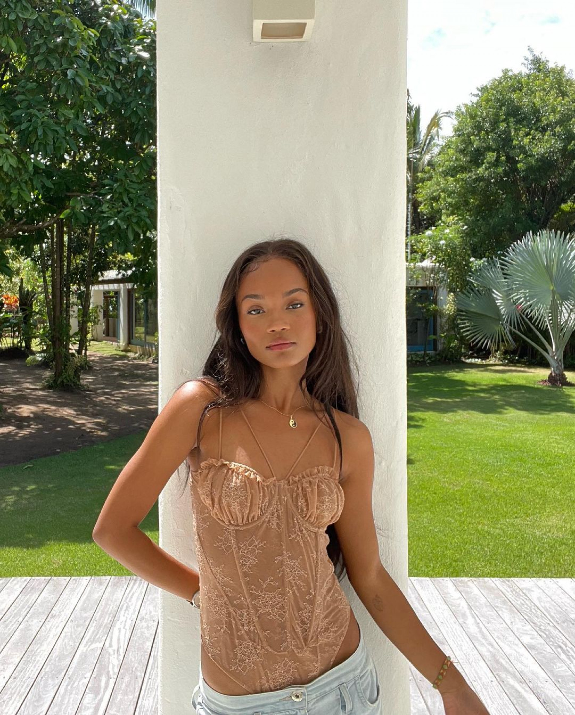 Agnes Nunes faz nova turnê internacional da Europa e comemora sucesso de seu novo single, 'Terezinha' - Reprodução Internet