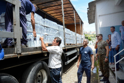 Barra Mansa recebe doação de 12 mil litros de água mineral