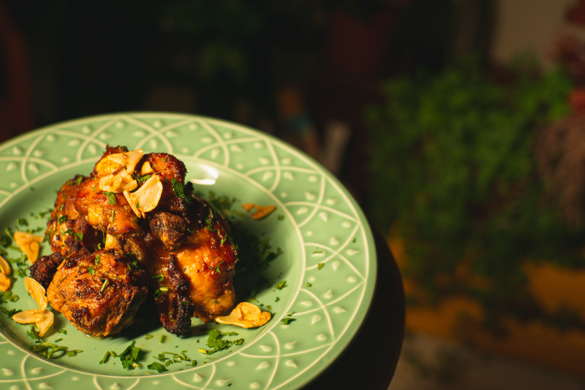 A maioria dos sete pratos diferentes criados pelo chef macaense tiveram base de frango - Divulga&ccedil;&atilde;o/Tomas Loran 