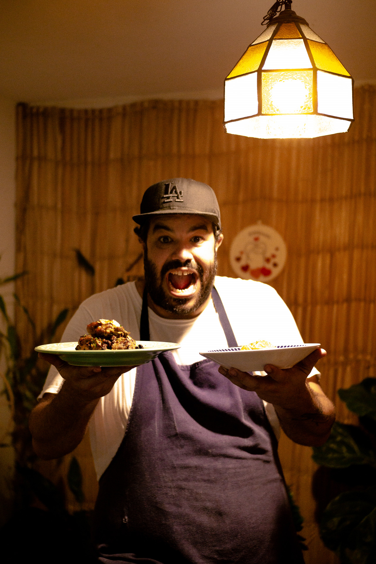 O chef de cozinha, Hugo Dias, 35, preparou e distribuiu cerca de 200 quentinhas destinadas aos moradores em situa&ccedil;&atilde;o de rua