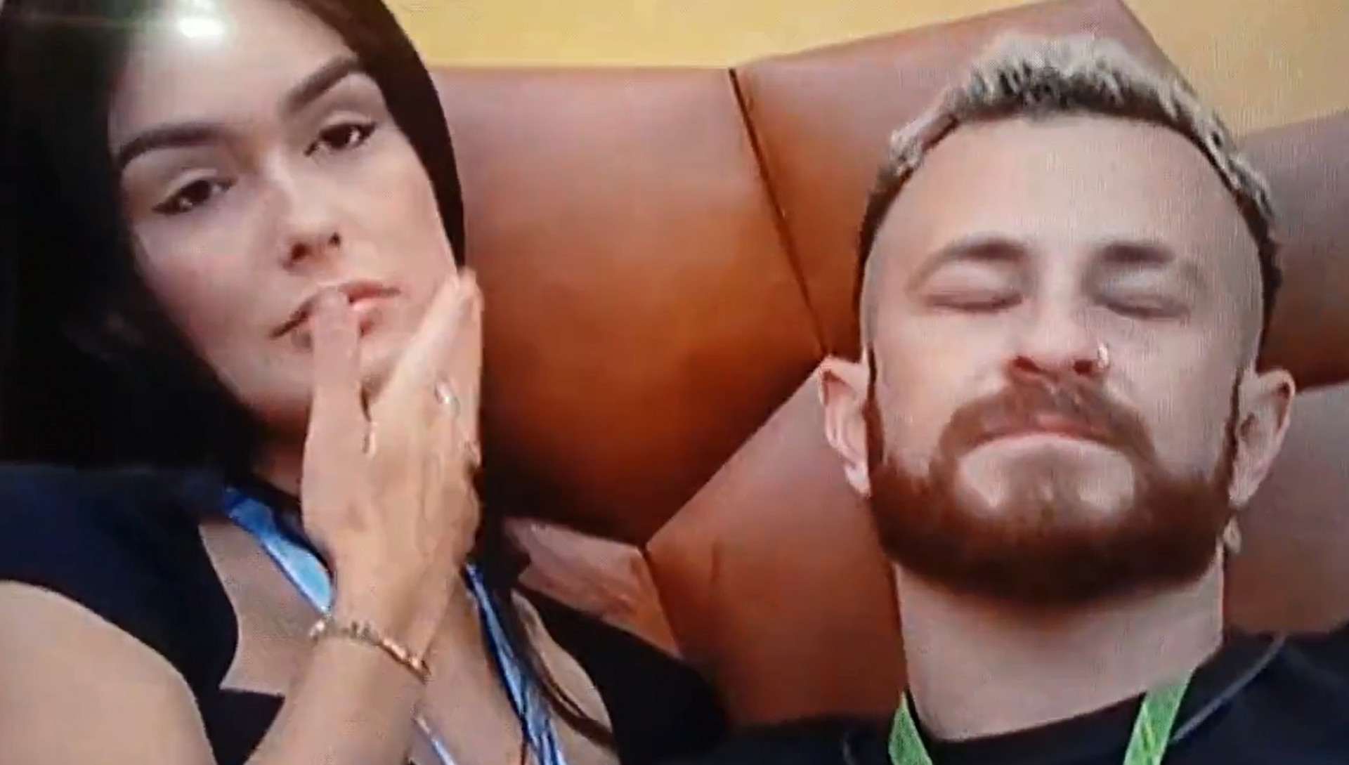 Larissa 'limpa' beijo de Fred e internautas reagem - Reprodução de vídeo