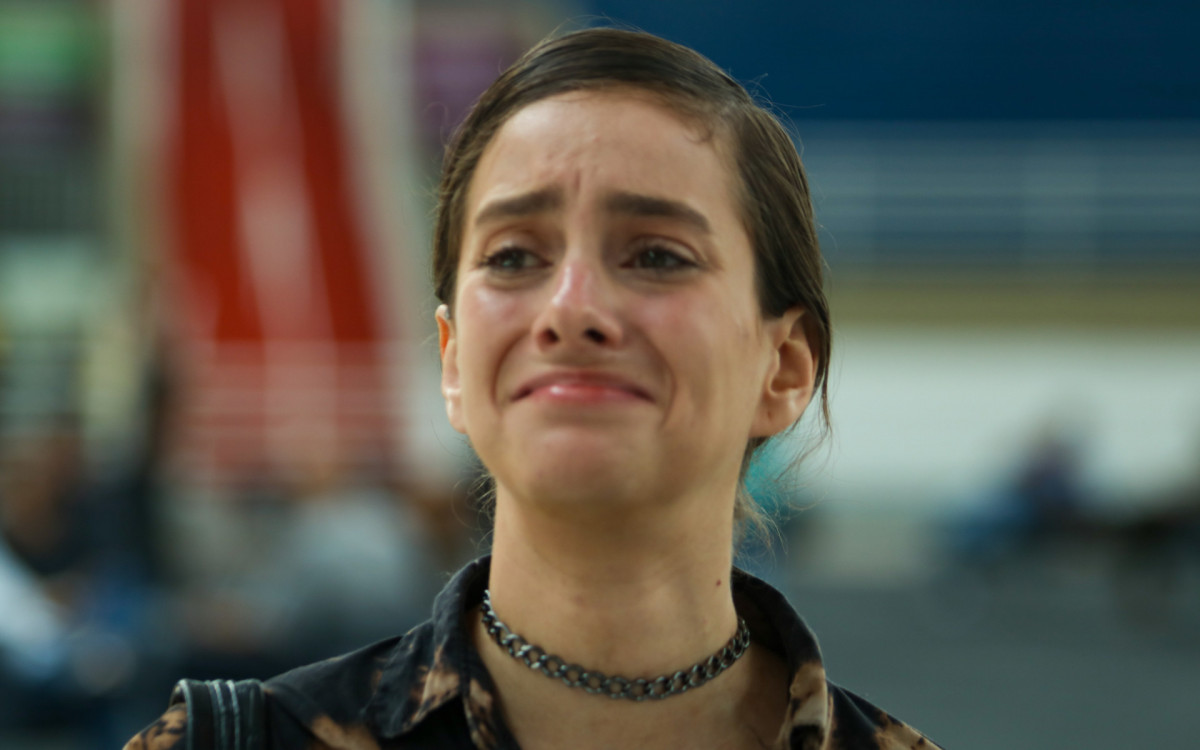 Filha de Canisso, Lorena Toscano comparece ao vel&oacute;rio do pai