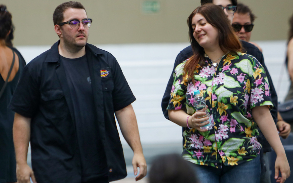 Mike e Nina Toscano, filhos de Canisso, no vel&oacute;rio do pai