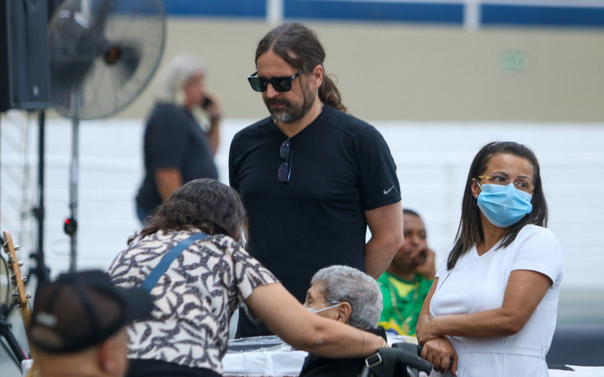 Andreas Kisser no vel&oacute;rio de Canisso