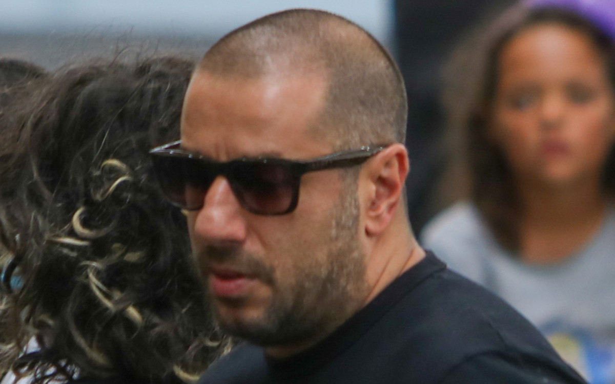 Badaui, vocalista do CPM 22, no vel&oacute;rio de Canisso