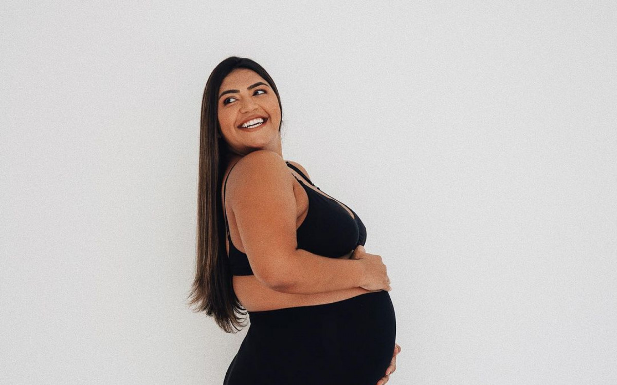 Monica Faria, filha de Rom&aacute;rio, d&aacute; a luz Sofia, sua primog&ecirc;nita