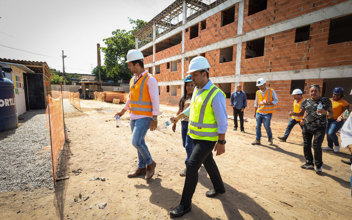 Com investimento de mais de R$ 80,7 milh&otilde;es, o Secretaria de Habita&ccedil;&atilde;o de Interesse Social est&aacute; construindo, na Avenida Ica&oacute;ca, dois condom&iacute;nios residenciais que v&atilde;o beneficiar fam&iacute;lias 