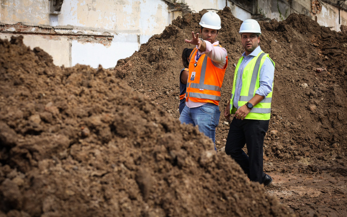 Com investimento de mais de R$ 80,7 milh&otilde;es, o Secretaria de Habita&ccedil;&atilde;o de Interesse Social est&aacute; construindo, na Avenida Ica&oacute;ca, dois condom&iacute;nios residenciais que v&atilde;o beneficiar fam&iacute;lias 