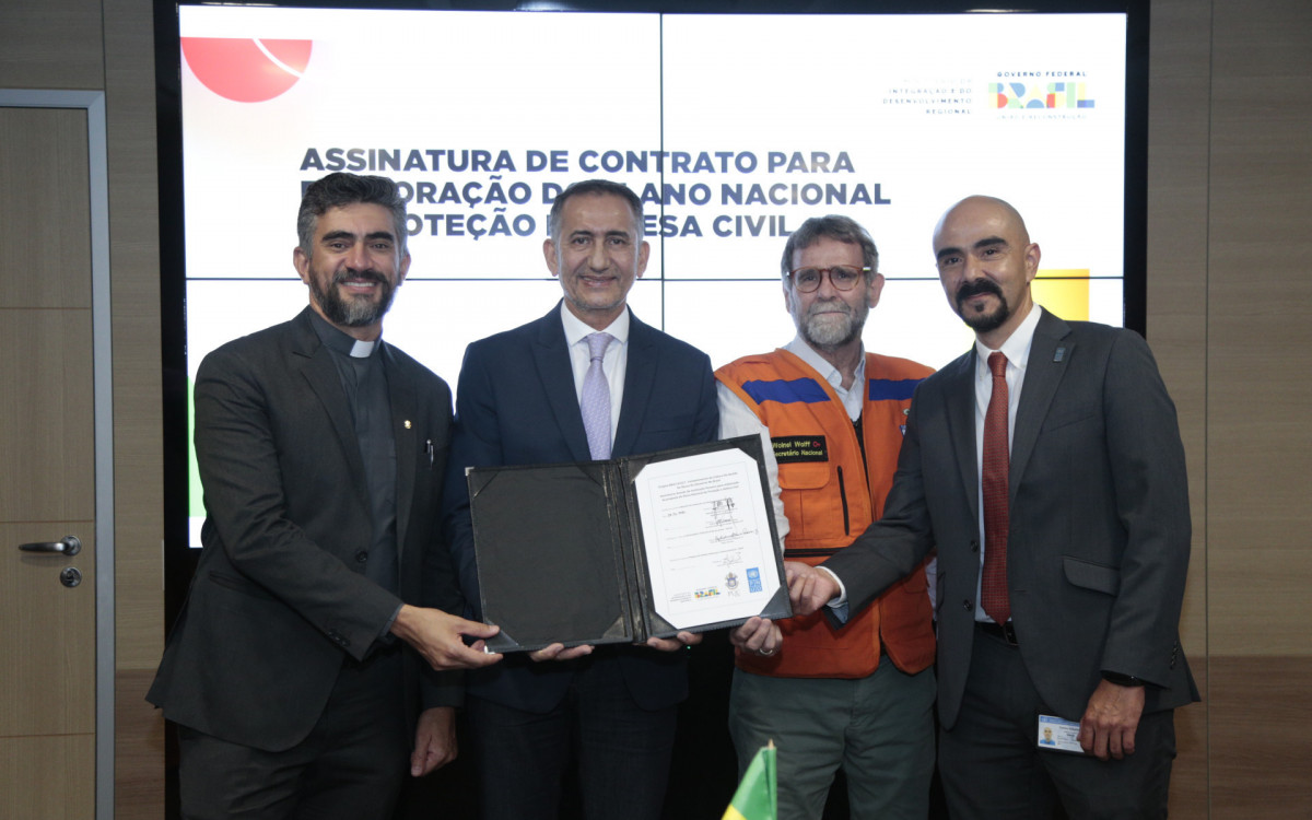 Assinatura do contrato entre o Minist&eacute;rio da Integra&ccedil;&atilde;o e Desenvolvimento Regional (MIDR) com a PUC-Rio para a elabora&ccedil;&atilde;o do Plano Nacional de Prote&ccedil;&atilde;o e Defesa Civil