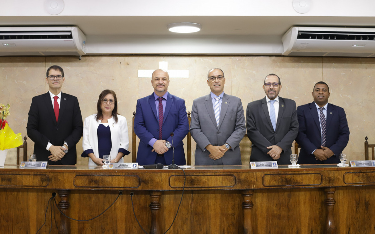 Vereador Junior Uios homenageia profissionais do Poder Judici&aacute;rio   - Art V&iacute;deo/ Victor Hugo/Divulga&ccedil;&atilde;o