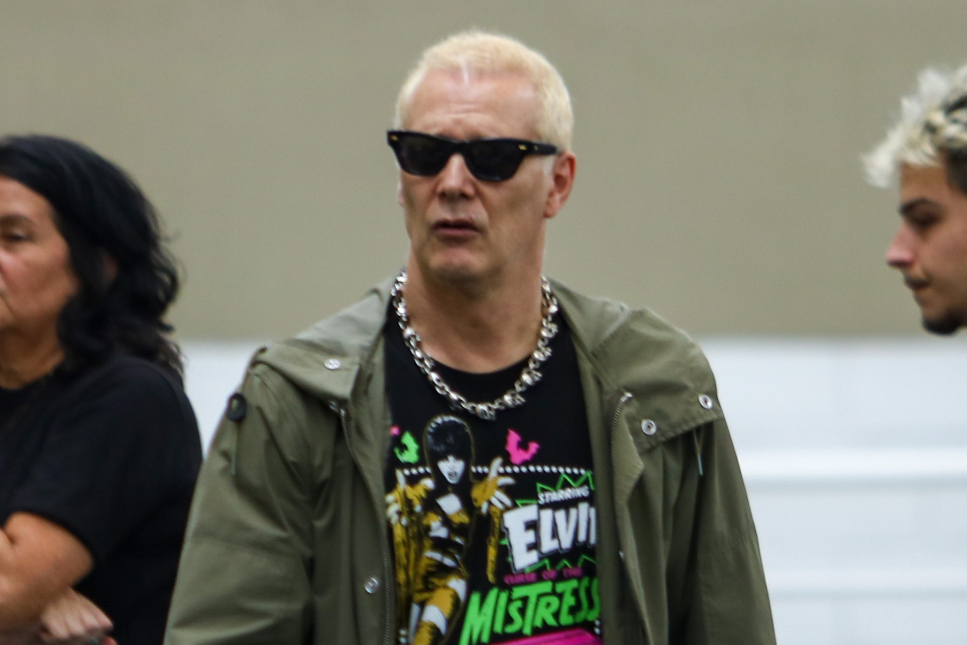 O cantor Supla se despede de Canisso, baixista dos Raimundos, no velório do artista em São Paulo - Tomzé Fonseca / Ag. News