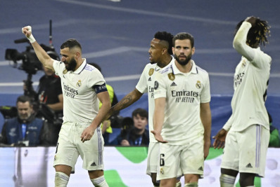 Com gol de Benzema no fim, Real Madrid bate o Liverpool e avança para as quartas da Liga dos Campeões