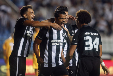 Botafogo marca sete gols, bate o Brasiliense e avança na Copa do Brasil