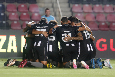 Bola parada eficiente vira arma para o ataque do Botafogo