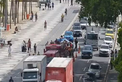 Ciclista morre atropelada por caminhão na Avenida Atlântica