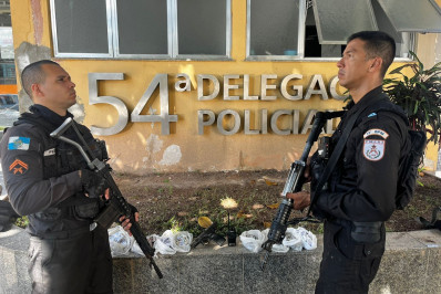 PM prende criminoso com pistola e drogas em Belford Roxo