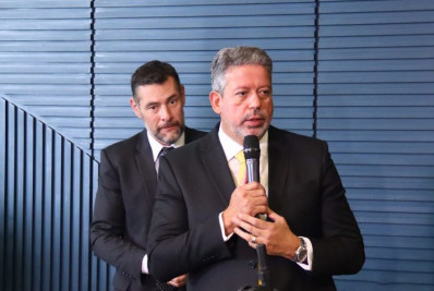 Lira diz que Câmara está disposta a aprimorar marco do saneamento