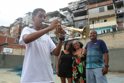 Projeto social no Pavão-Pavãozinho e Cantagalo ensina música gratuitamente para alunos 