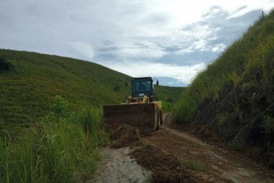 Prefeitura de Barra do Piraí trabalha na conservação de estradas no bairro São João