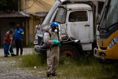 Volta Redonda realiza ação contra Aedes aegypti na garagem municipal