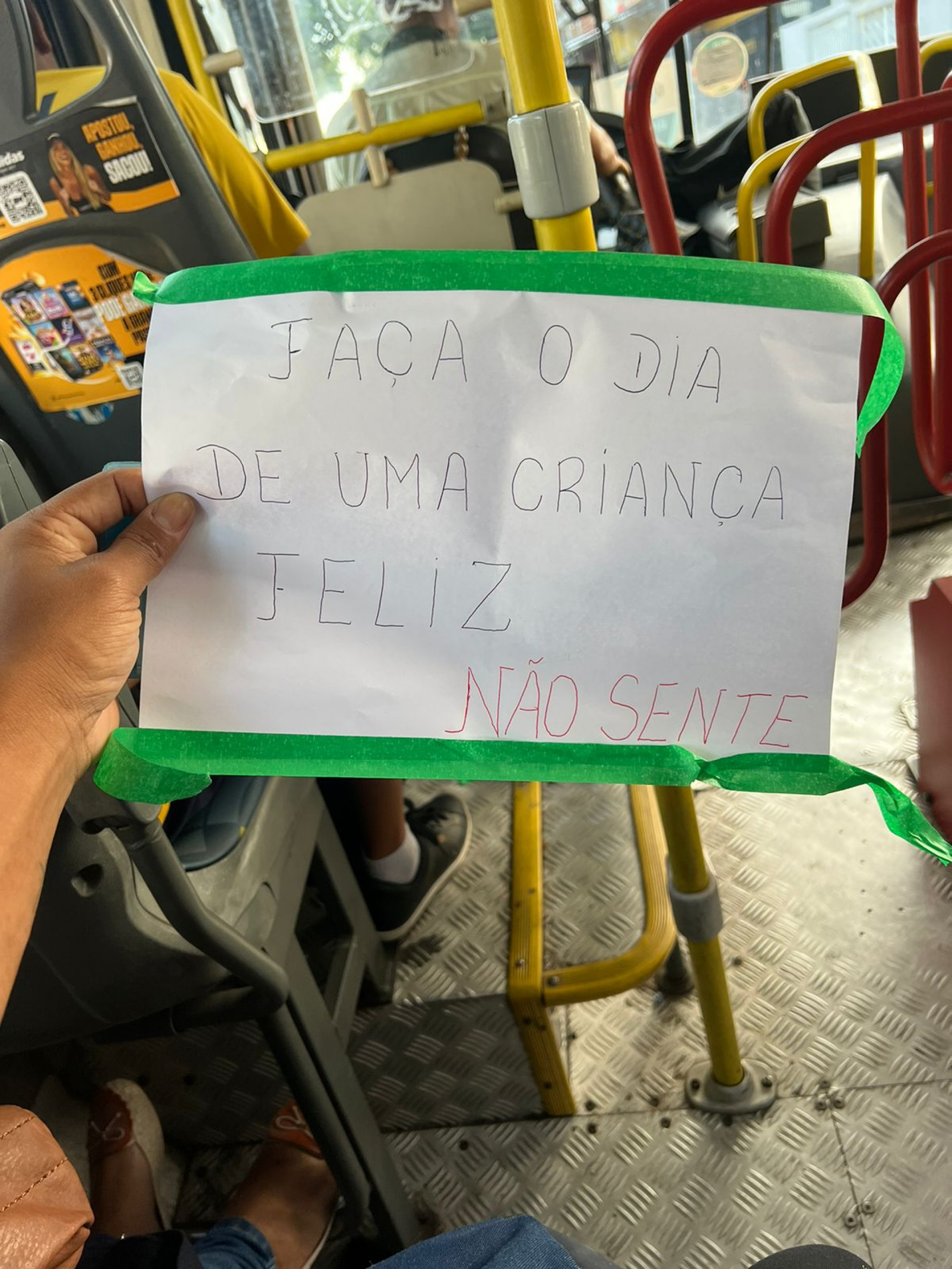 Bilhete foi deixado no banco predileto do menino