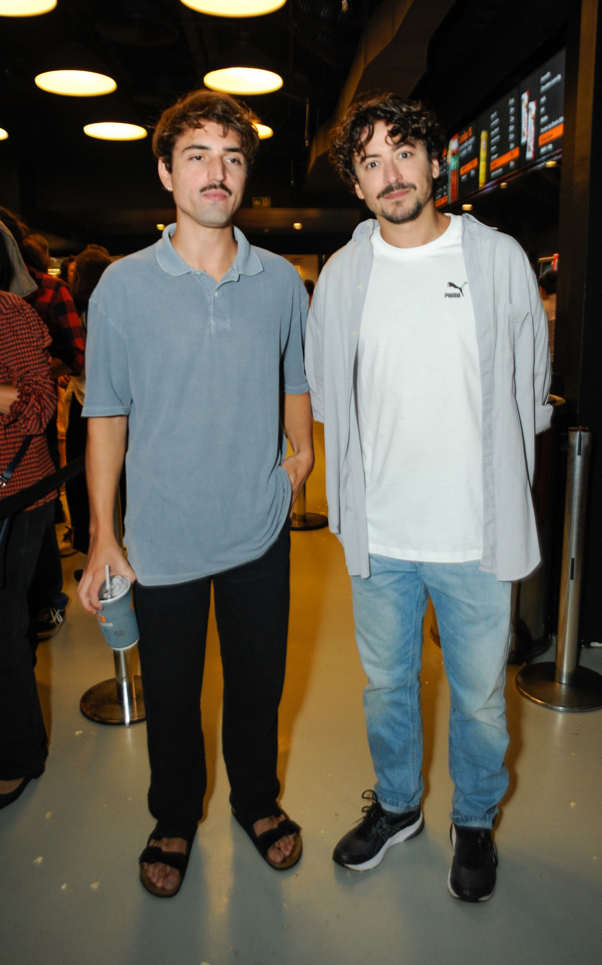 Cicero Ibeiro e Jesu&iacute;ta Barbosa se beijam em pr&eacute;-estreia de filme em S&atilde;o Paulo, na noite desta quarta-feira