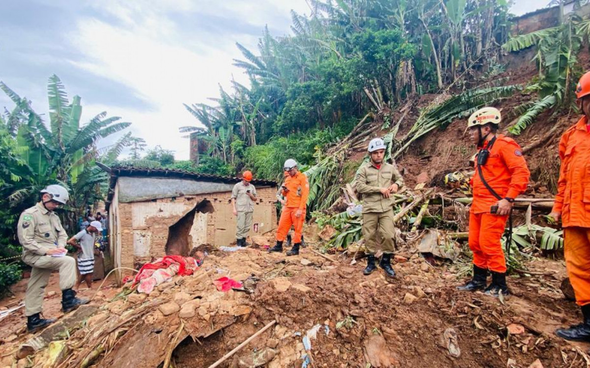 Desabamento no interior do Ceará mata duas crianças e uma mulher - Divulgação/Bombeiros