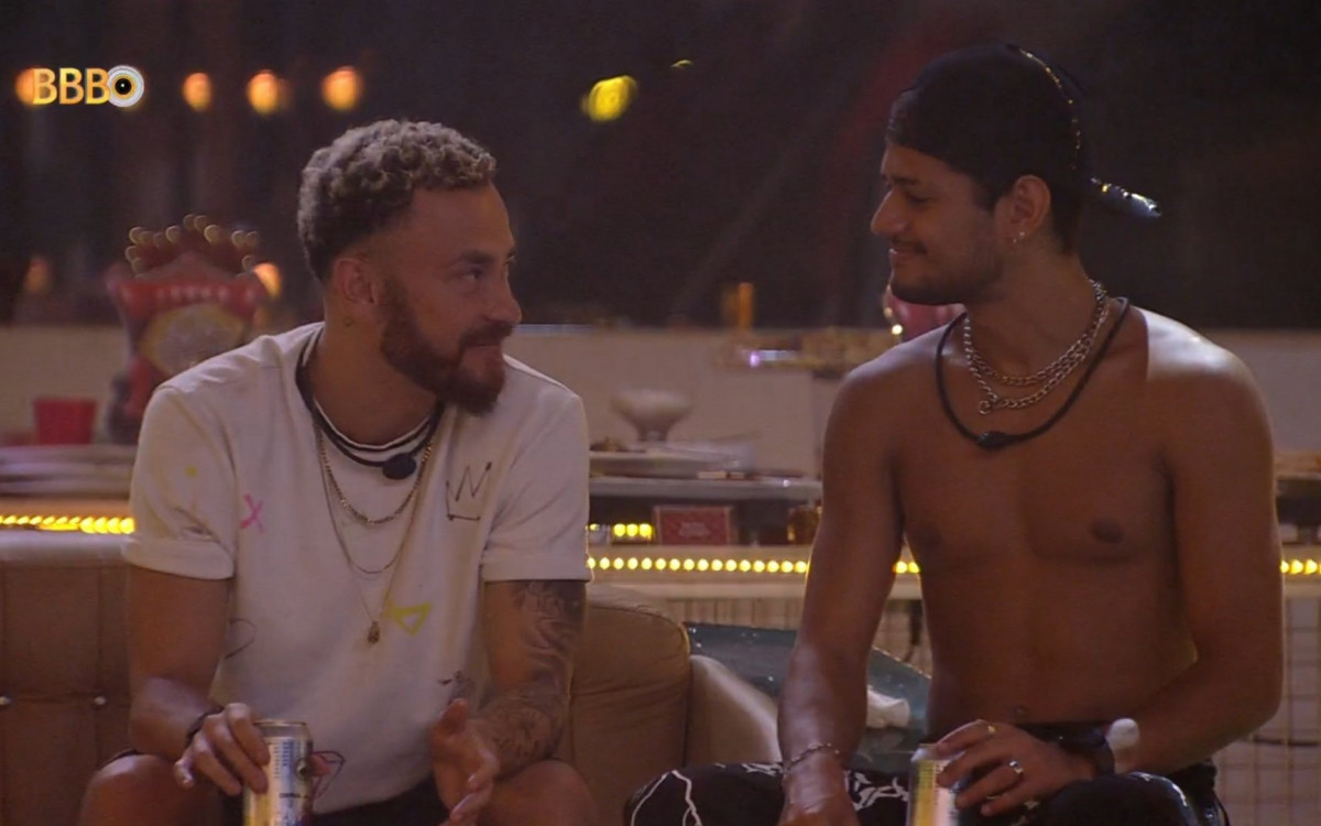 Gabriel Santana conta pra Fred que se declarou para Bruna Griphao