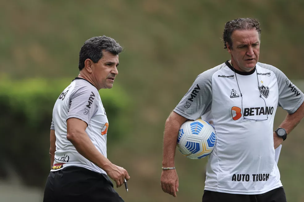 Resende anuncia Eudes Pedro, ex-auxiliar de Cuca, como novo técnico