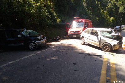 Acidente grave na Rio-Santos com vítima fatal e mais cinco feridas