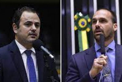 Vídeo: após ataque a Dino, Eduardo Bolsonaro é cobrado sobre joias ilegais do pai
