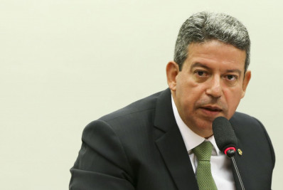 Lira diz que nunca falou com Lula sobre cargos para o centrão