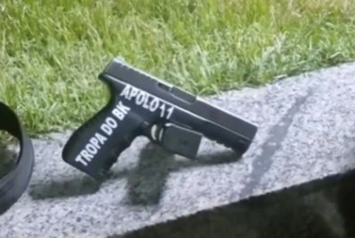 PM apreende pistola e motos em ação com criminoso morto em Belford Roxo