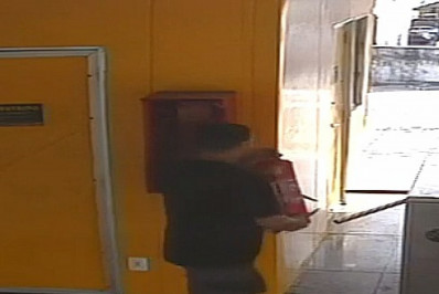 Suspeito de furtar extintores de incêndio é preso em estação do BRT na Barra da Tijuca