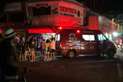 Três pessoas são esfaqueadas durante briga em bar no centro de Cabo Frio; uma morreu