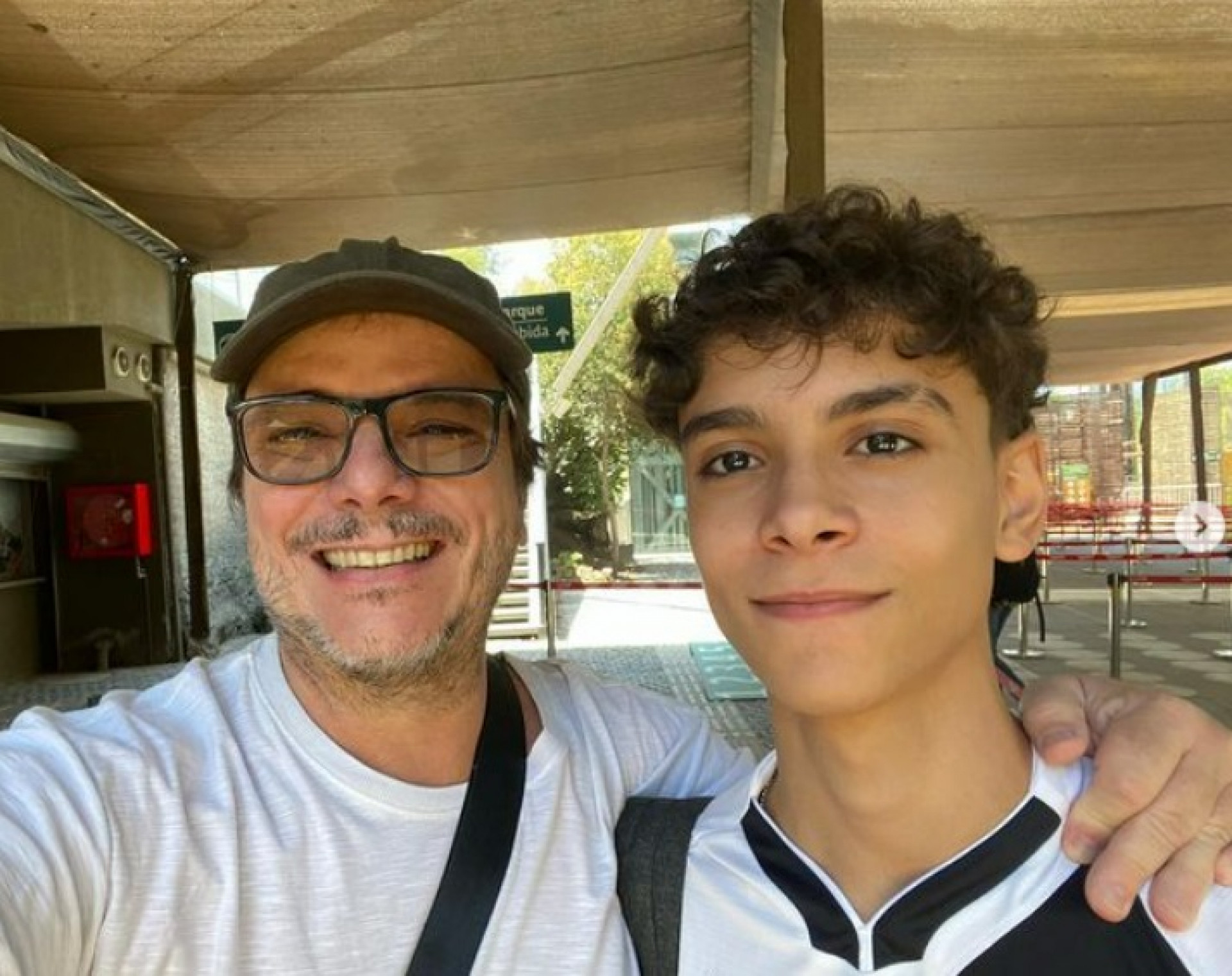 Thelmo Fernandes e o filho, João - Reprodução do Instagram
