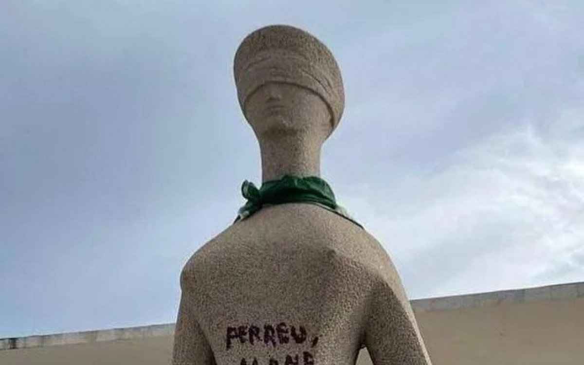 Estátua 'A Justiça', de Alfredo Ceschiatti - Reprodução: redes sociais