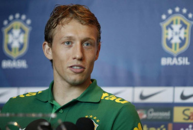 Volante com passagens pela Seleção anuncia a aposentadoria