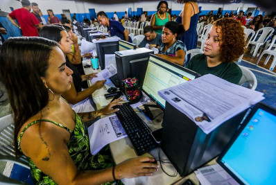 Selecionados do Processo Seletivo da Educação assinam contratos em Belford Roxo