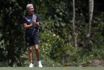 Botafogo apresenta proposta por atacante destaque do futebol chinês