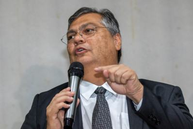 Dino pede que STF inclua Flávio e Eduardo Bolsonaro no inquérito das fake news