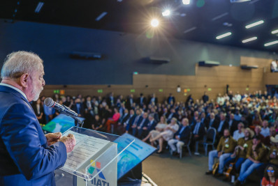 Após convite, governo Lula avalia visita aos Emirados Árabes