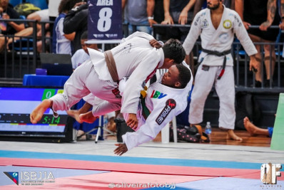 Fim de semana de Jiu-Jitsu da CBJJD reúne do mirim ao master no Rio; veja