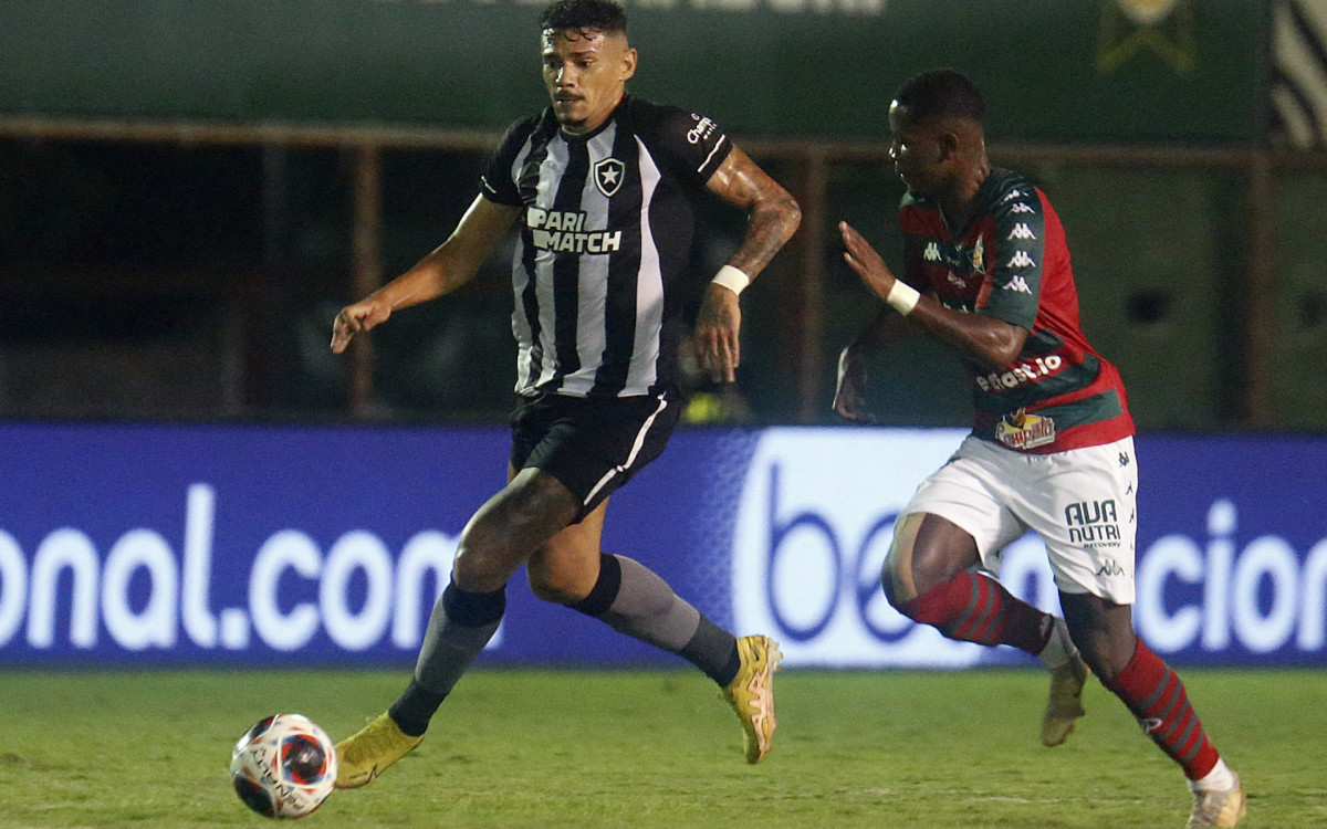 Tiquinho Soares est&aacute; de volta a equipe do Botafogo
